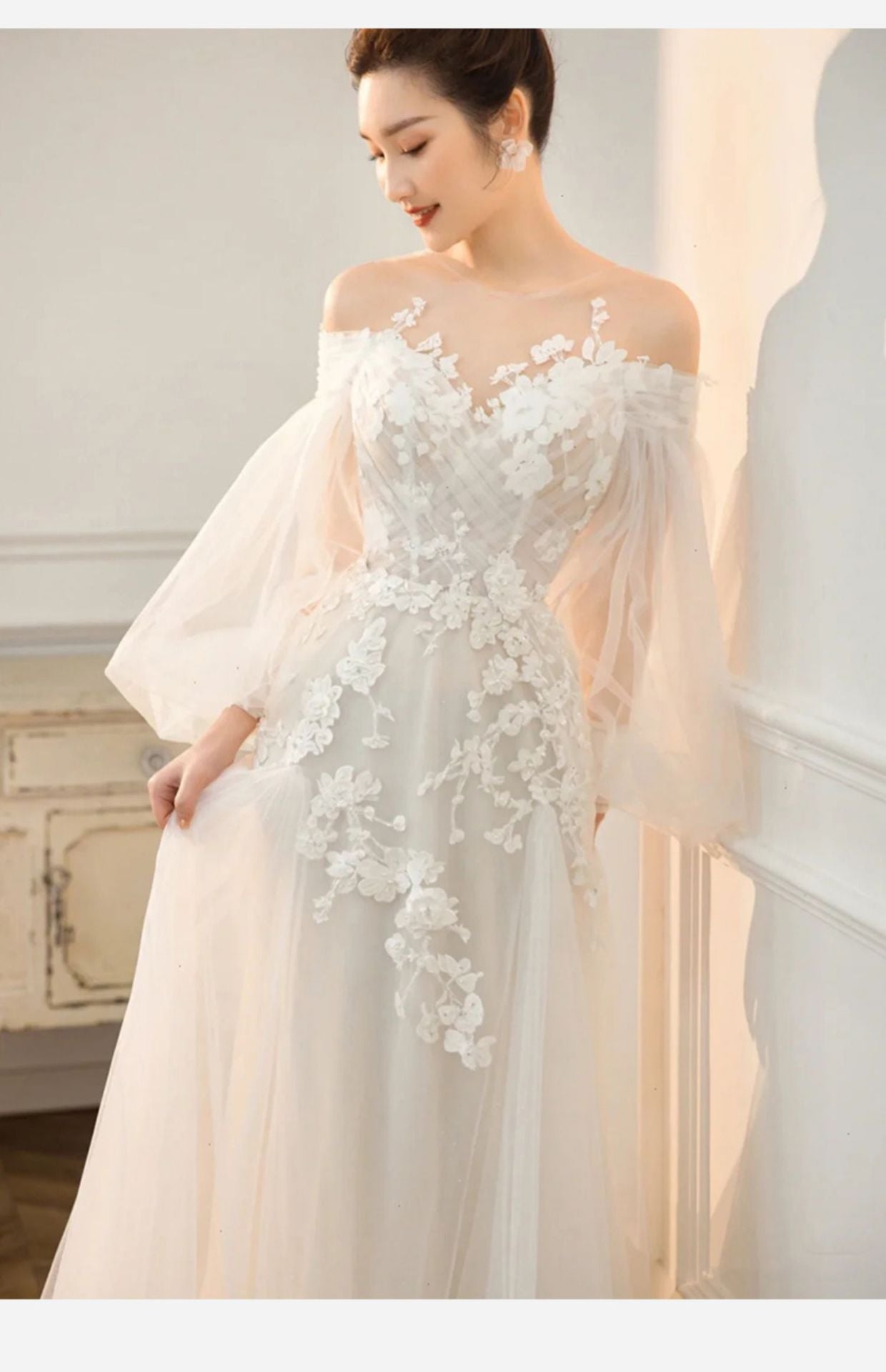 Lace Up Wedding Dress Simple Lantern Sleeve Lace Applique Bridal Dress